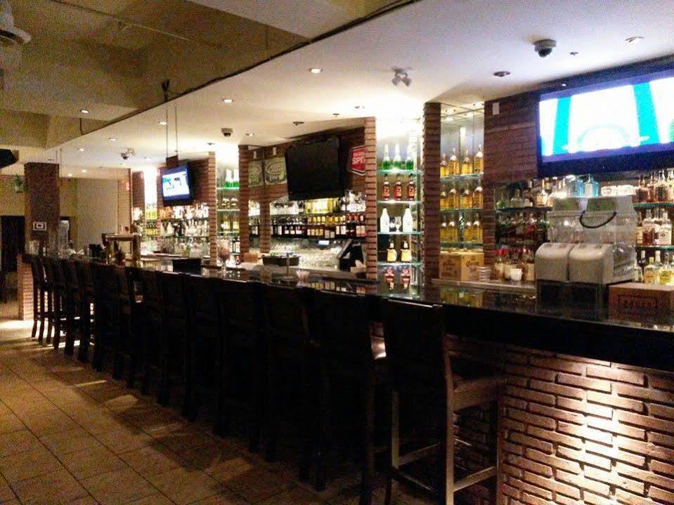 Red Lion Inn & Suites Abbotsford Exteriér fotografie