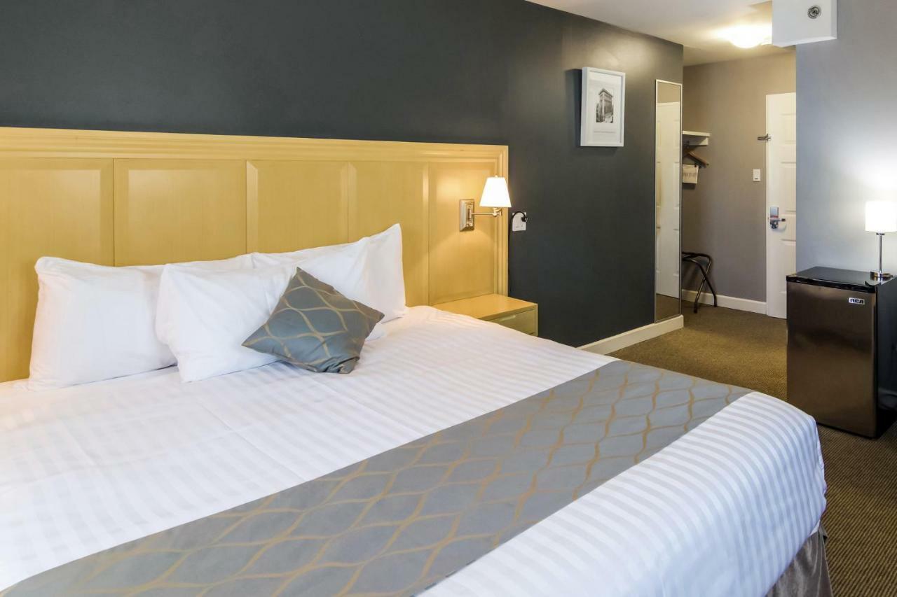 Red Lion Inn & Suites Abbotsford Exteriér fotografie