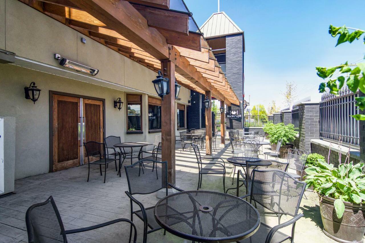 Red Lion Inn & Suites Abbotsford Exteriér fotografie