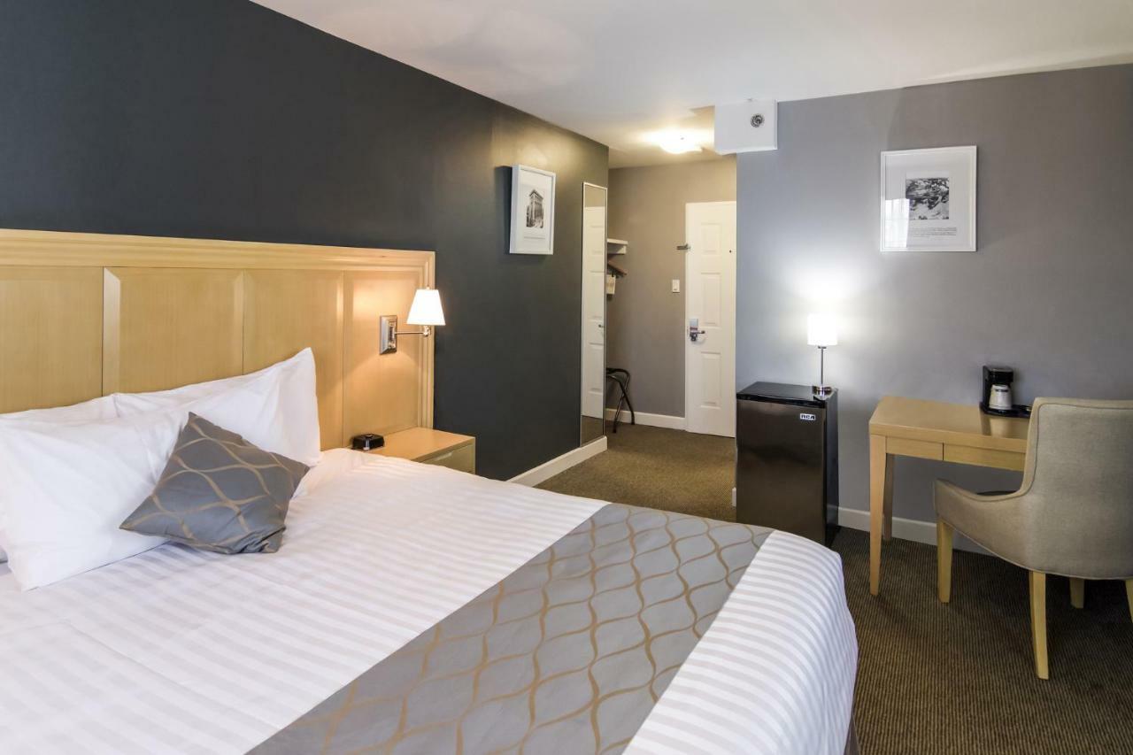 Red Lion Inn & Suites Abbotsford Exteriér fotografie